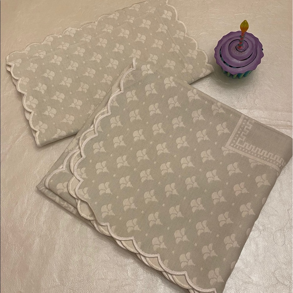 💐PEACOCK ALLEY CRIB COVERLET WITH PILLOW SHAM💐